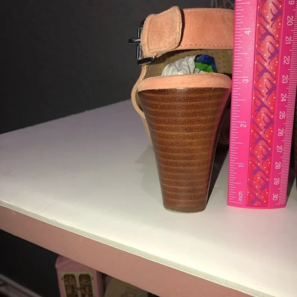 Adam Tucker perforated peep toe sandal - Picture 6 of 7